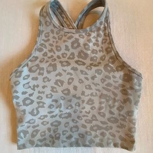 Beyond Yoga Leopard print crossed racerback keyhole cropped tank size Small